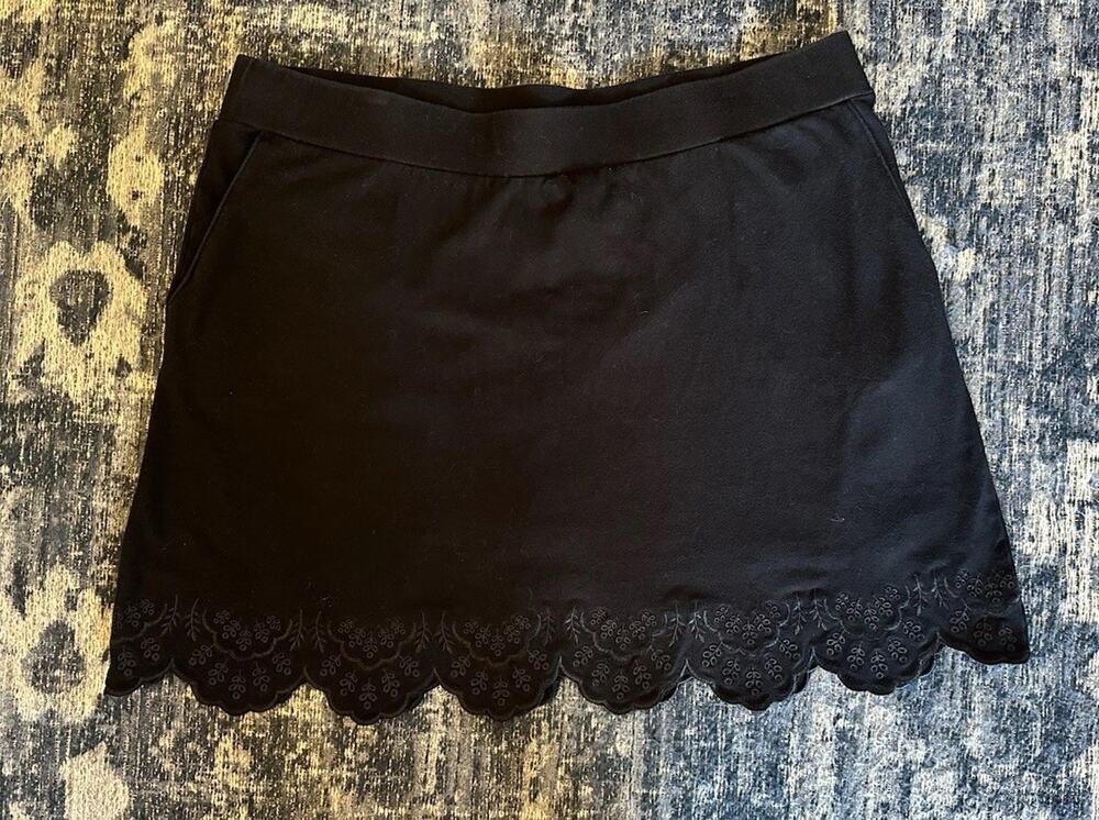 Chico's Skort Eyelet Scalloped Hem Size XL Black Pockets Pull On Knit Stretch